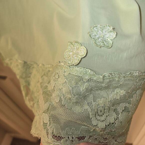 Vintage Warner’s Mint Green Half Slip with Lace Hem - Picture 2 of 4